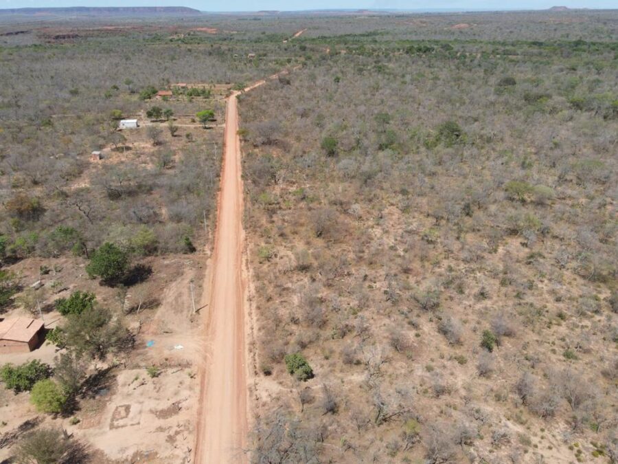 Governo realiza melhorias em estradas vicinais de Monte Alegre, Riacho Frio e Parnaguá