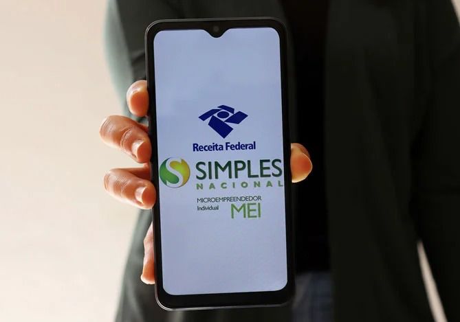 MEIs devedores estão sendo notificados pela Receita Federal; governo federal espera arrecadar R$ 4,4 bilhões