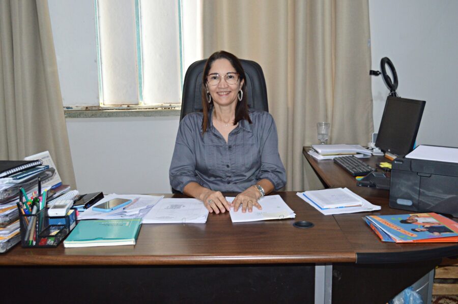 Prefeito de Bom Jesus anuncia continuidade de Oldênia Guerra à frente da Secretaria de Educação