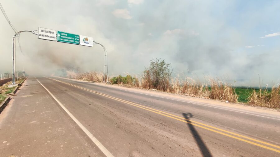 Incêndio de grandes proporções atinge área próximo ao Rio Gurgueia em Bom Jesus