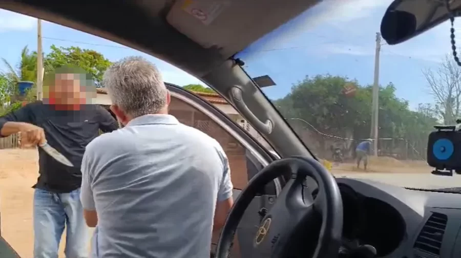 (Vídeo): com faca na mão, vereador de cidade do Piauí agride radialista do município