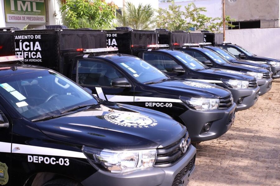 Secretaria da Segurança entrega 13 viaturas para transporte de cadáveres; (Bom Jesus e Corrente)