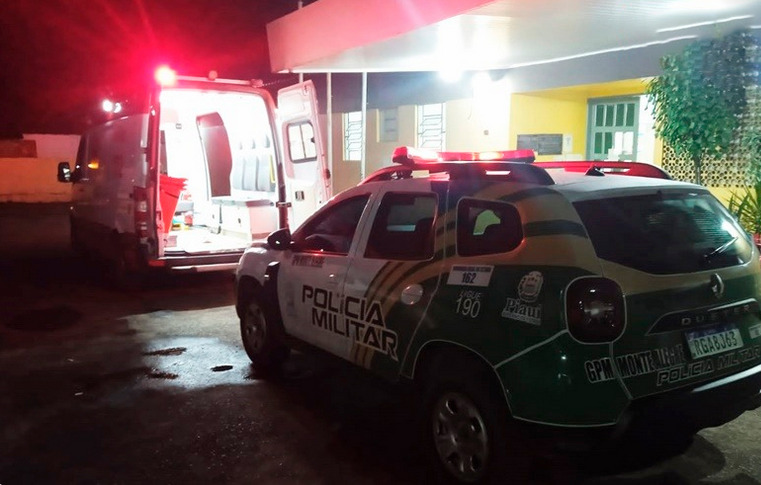 Duas pessoas ficam feridas após caminhonete capotar em entroncamento de BRs no Sul do Piauí