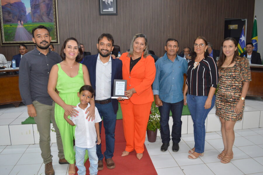 Professor Everaldo Moreira, natural de Palmeira do PI é homenageado com Título de cidadão bonjesuense