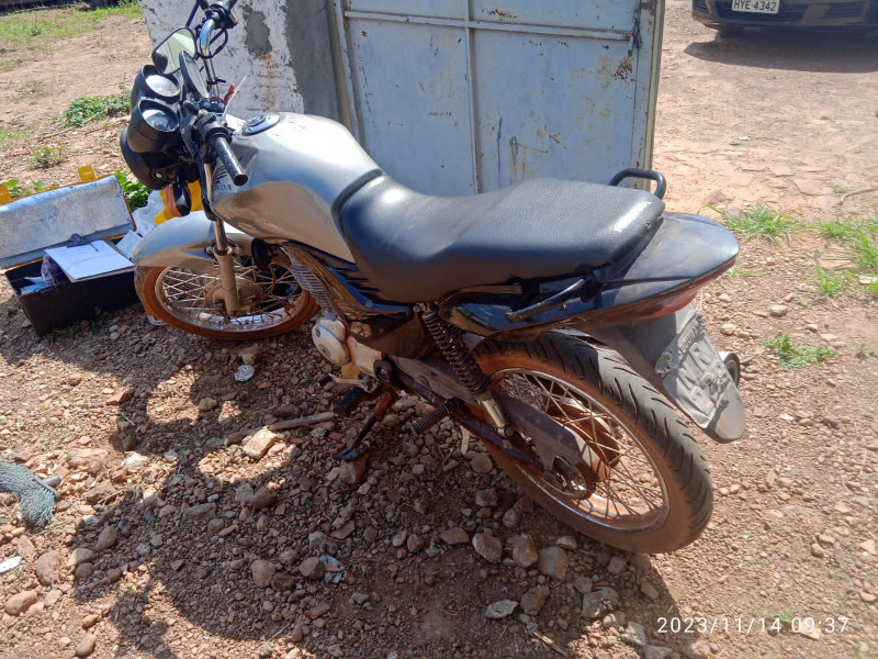 PM prende indivíduos encapuzados com moto adulterada em Corrente, Sul do Piauí