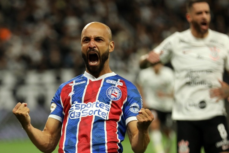 Corinthians é massacrado pelo Bahia e luta contra o rebaixamento embola