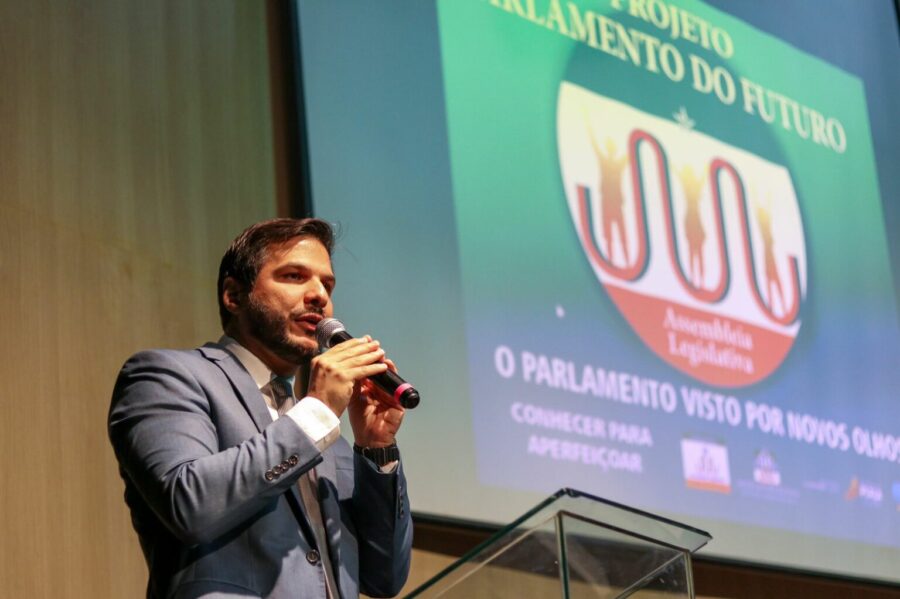 Projeto “Parlamento do Futuro” busca promover a formação cidadã e política dos estudantes