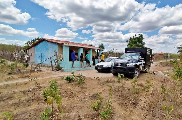 Polícia recolhe corpo de velório após filhos desconfiarem da causa da morte da mãe no Piauí