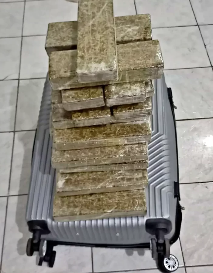 Mulher é presa com 33 tabletes de maconha dentro de mala em rodoviária no interior do Piauí