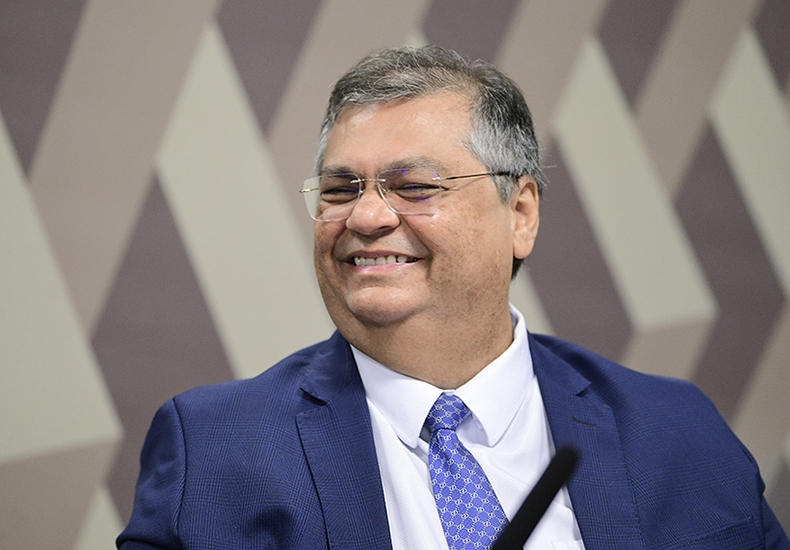 Senado aprova Dino ao STF após articulação de Lula com Congresso e Judiciário