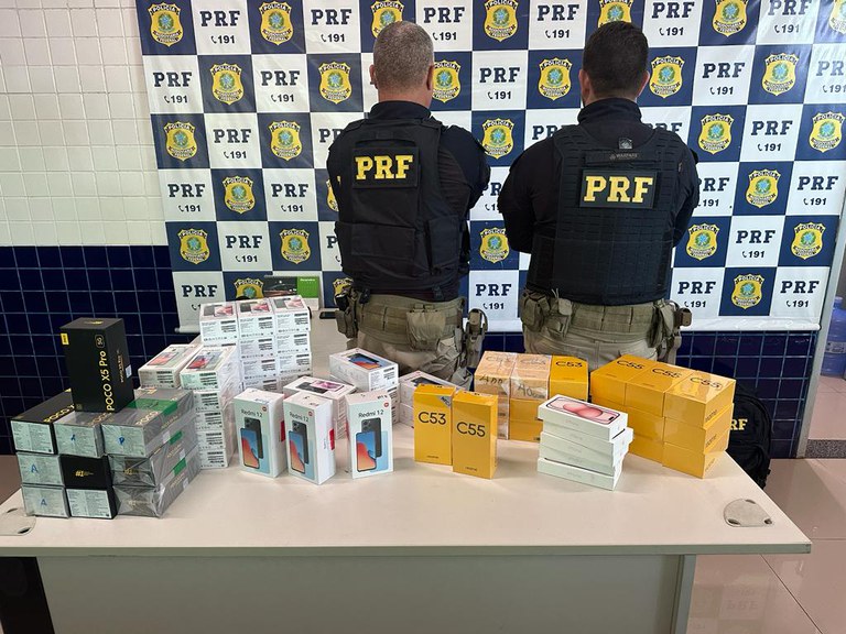 PRF apreende carga ilegal de celulares avaliada em mais de R$ 114 mil no Sul do PI