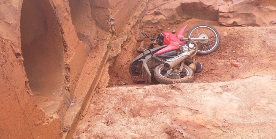 Motociclista é encontrado morto na zona rural de Corrente