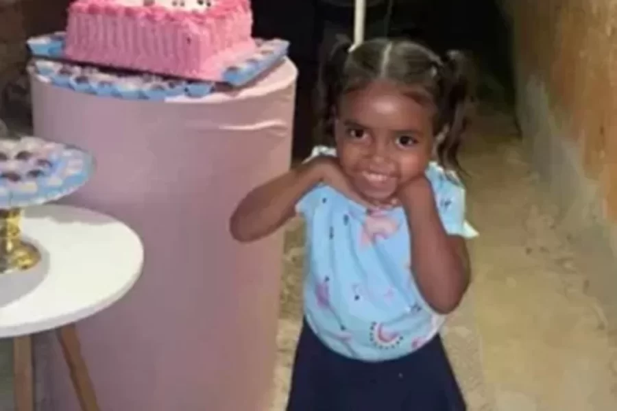 Menina desaparecida é encontrada morta em saco de ração; primo confessa o crime