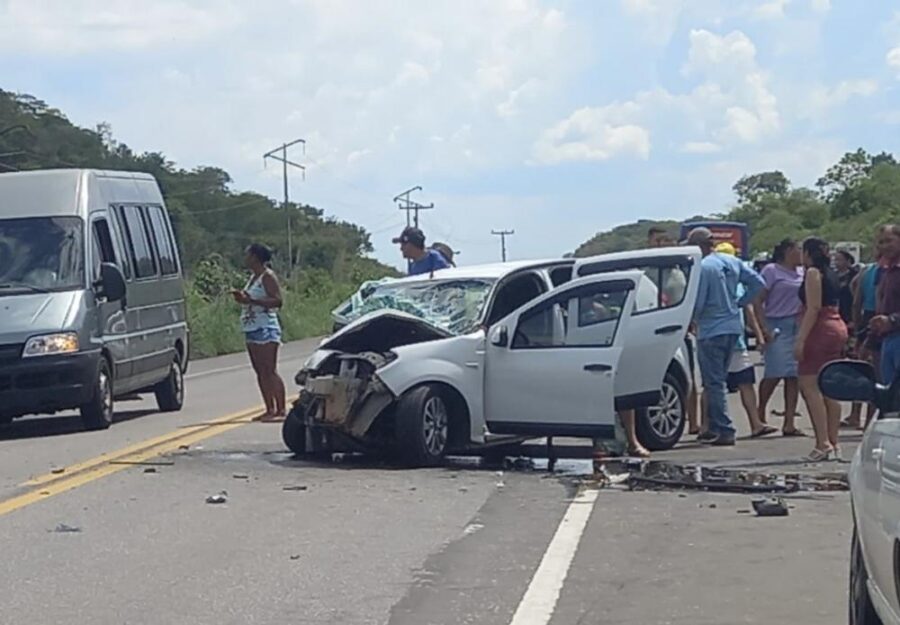 Cinco pessoas ficam feridas após colisão frontal na BR-135 em Bom Jesus, Sul do PI