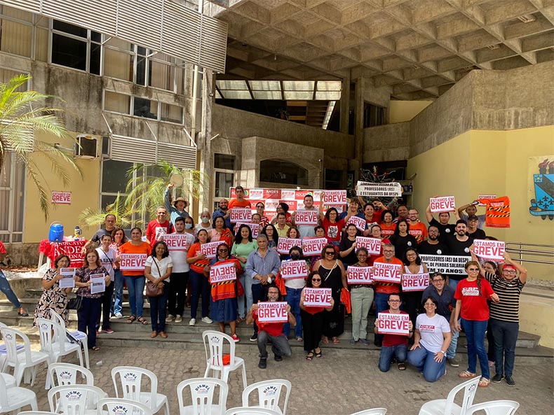 Professores da Uespi mantêm greve e pedem que desembargador faça mediação com governo