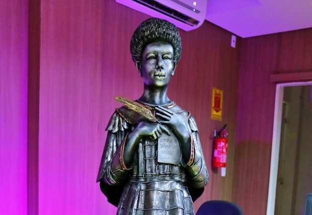 Estátua de Esperança Garcia, escravizada considerada a primeira advogada do Brasil, é inaugurada em Oeiras, sua cidade natal