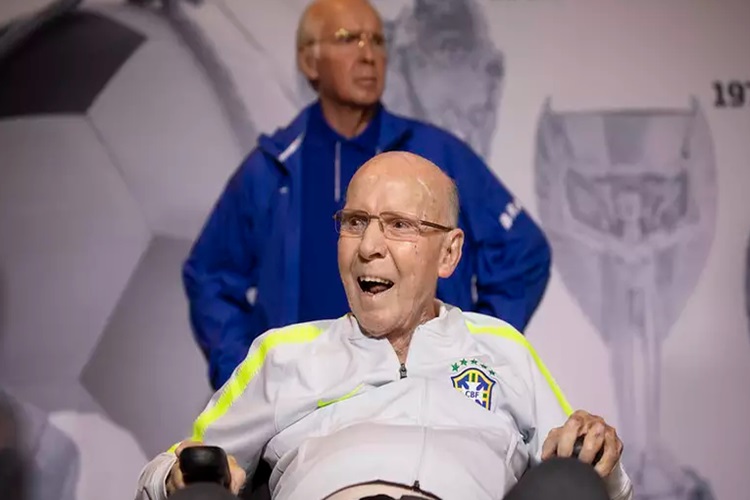 Zagallo, único tetracampeão mundial, morre aos 92 anos no Rio
