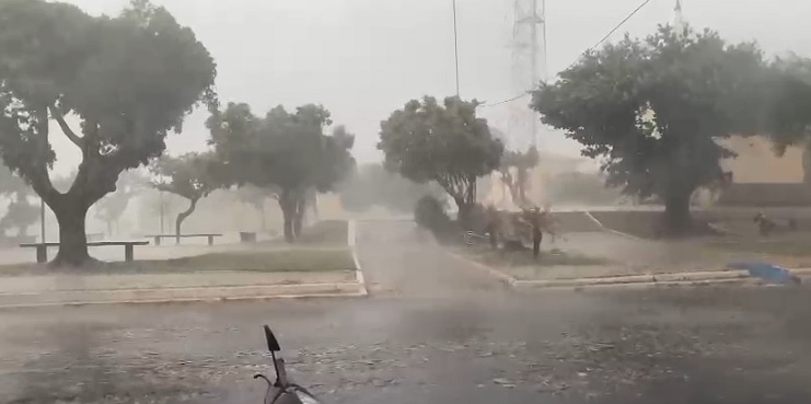 Corrente registra terceiro maior volume de chuva do país; Piauí segue sob alerta