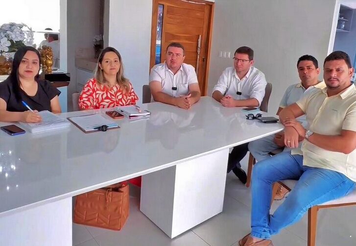 Prefeito de Bom Jesus convoca ação urgente contra a Dengue em reunião estratégica com autoridades de saúde"