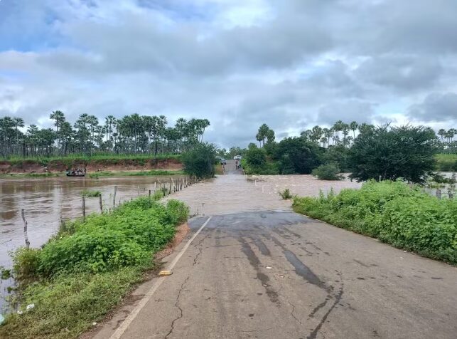 Cidade do Sul do Piauí está há cinco dias isolada após transbordamento de rios