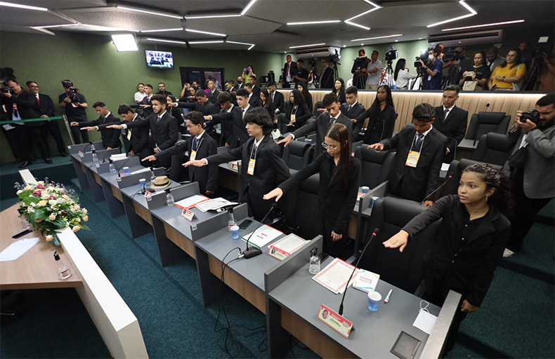 Parlamento do Futuro: projeto torna estudantes da rede pública deputados no PI e jovens sugerem projetos de lei
