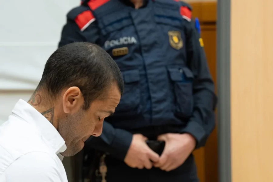 Justiça da Espanha decide dar liberdade condicional a Daniel Alves