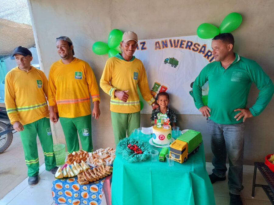 Garoto de Bom Jesus Celebra Aniversário de 5 anos com Tema de Gari e Encanta Colegas da Profissão