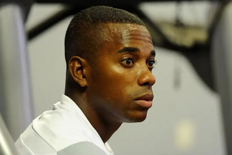 Robinho é preso em Santos por estupro cometido na Itália