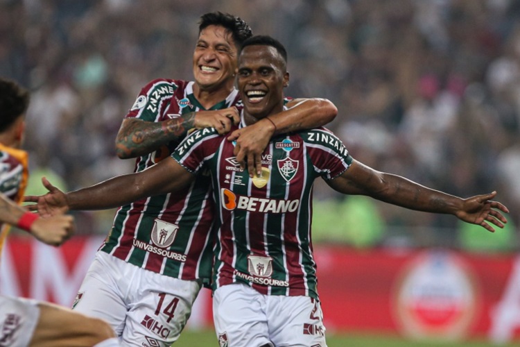 Fluminense vence LDU e conquista a Recopa