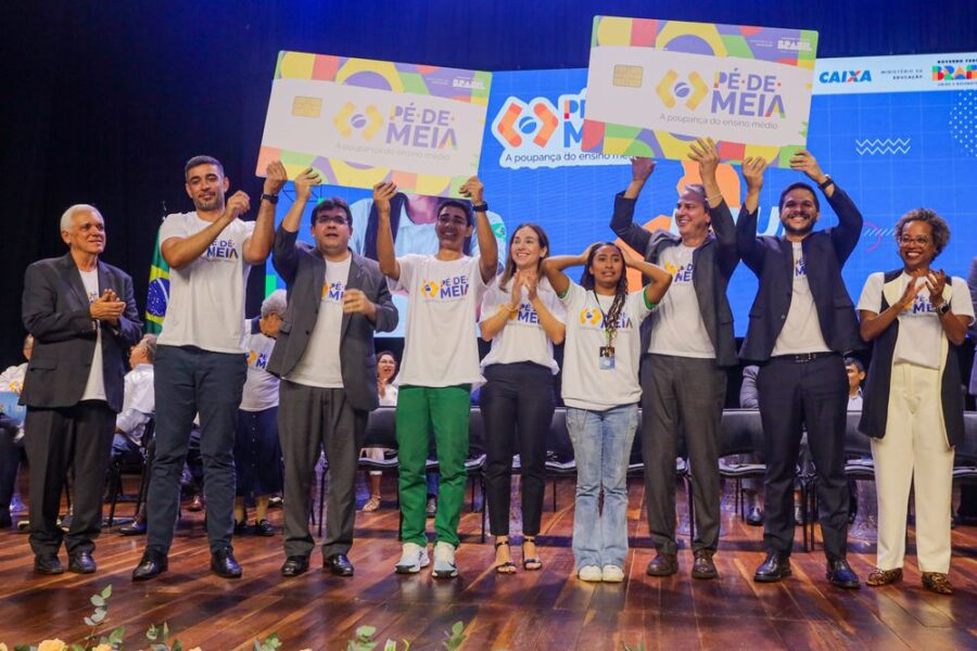 Estudantes começam a receber primeira parcela do Programa Pé-de-Meia