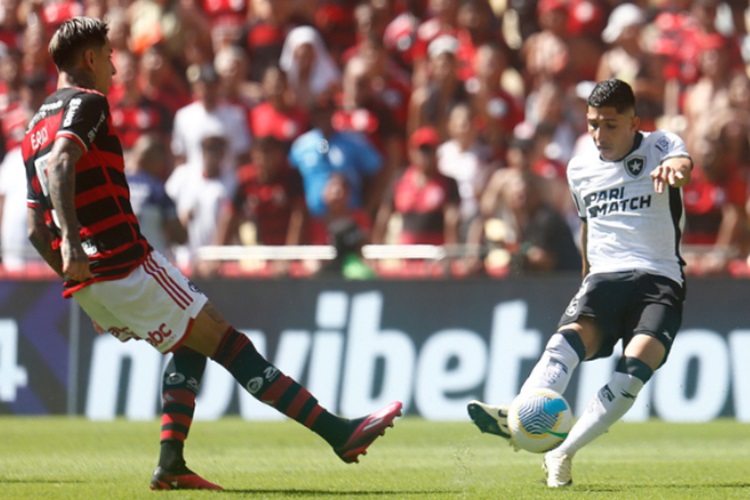 Botafogo supera o Flamengo no Maracanã e aumenta a pressão sobre Tite