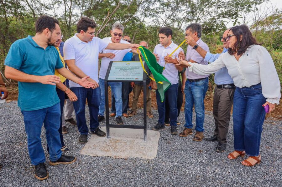 Rafael Fonteles inaugura estrada e autoriza diversas obras em Palmeira do Piauí