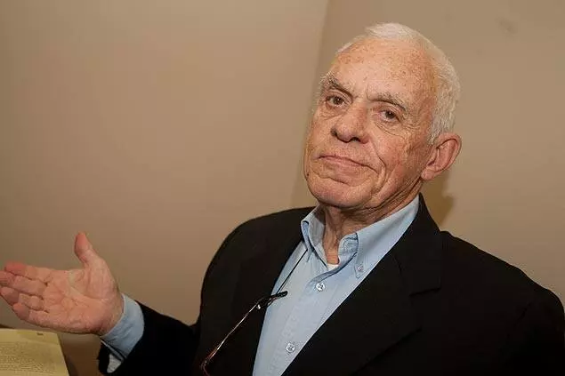 Morre, aos 89 anos, o narrador Silvio Luiz; "olho no lance!"