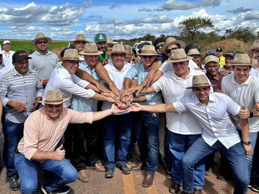 Governador Rafael Fonteles inaugura asfalto em Nova Santa Rosa, durante a 15ª Exposoja