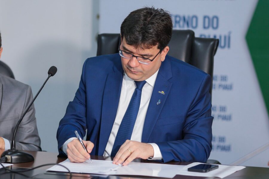 Governo do Piauí cumpre piso do magistério em janeiro e garante reajuste de no mínimo 6,27% para a categoria em maio