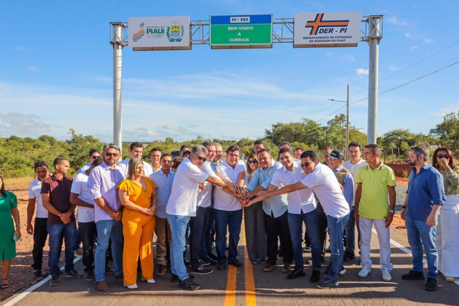 Governador inaugura e anuncia novas obras em Currais e Bom Jesus