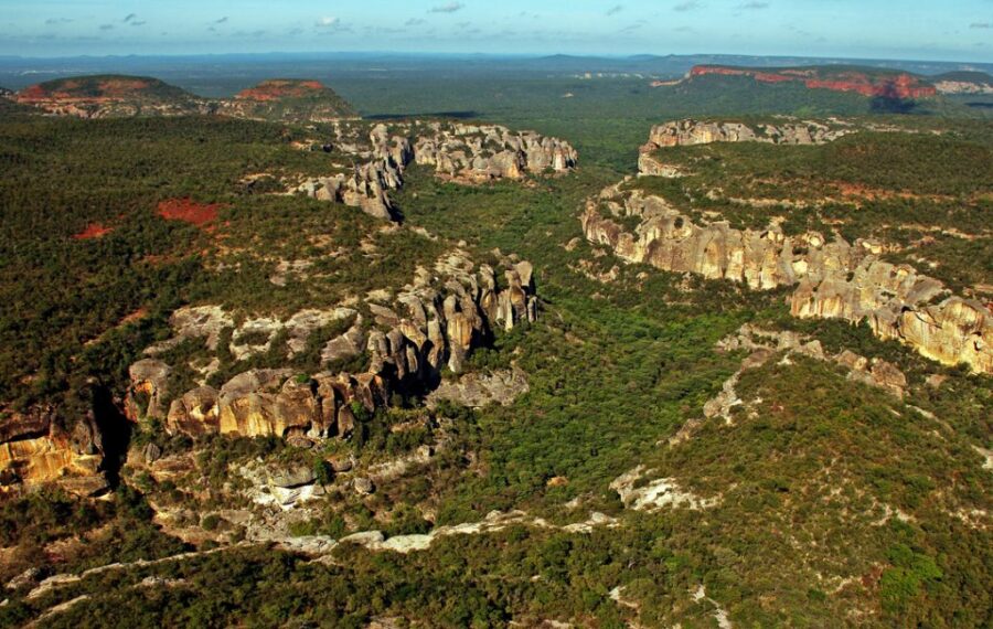 Juíza intima cartórios após títulos de terras serem concedidos em 25 dias na Serra Vermelha