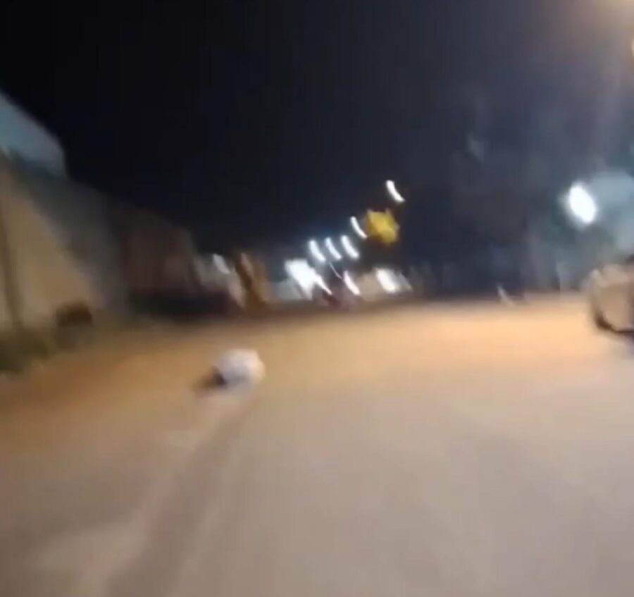 Caixão com corpo cai de carro funerário em cidade no Sul do Piauí; (vídeo)