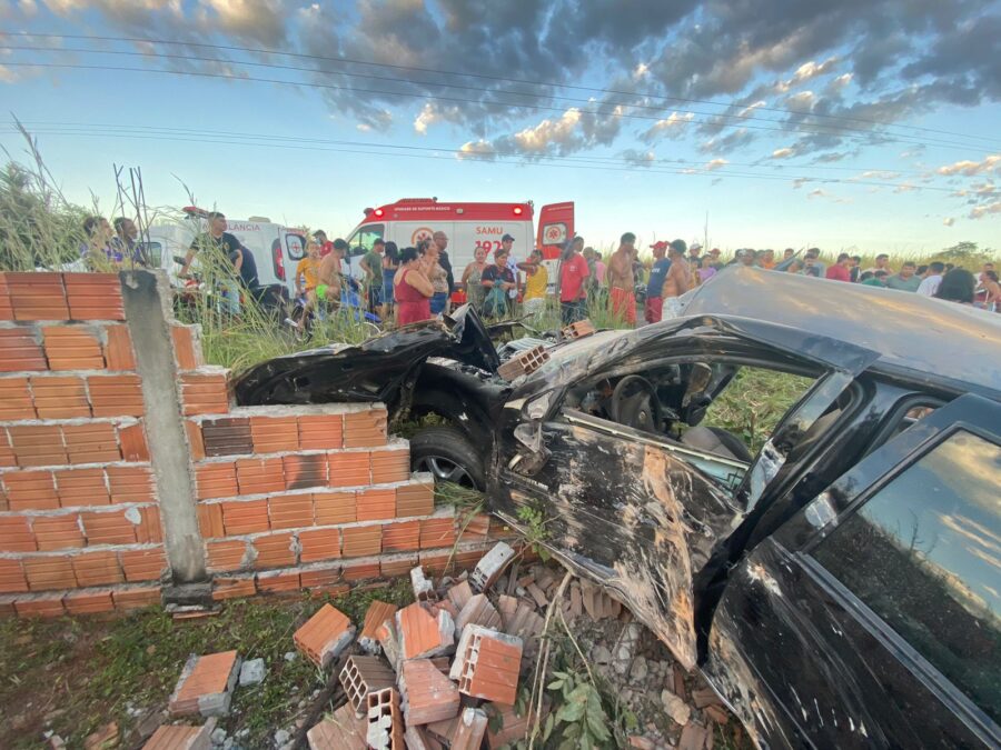 Criança de 5 anos fica ferida após carro colidir em muro no interior do Piauí