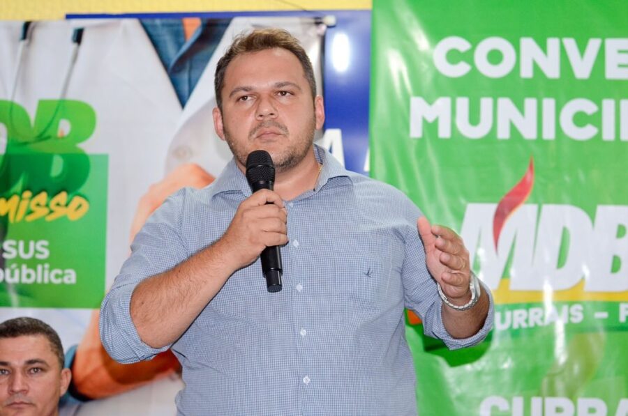 Prefeito de Currais anuncia pagamento do 14º e 15º salários aos profissionais da educação