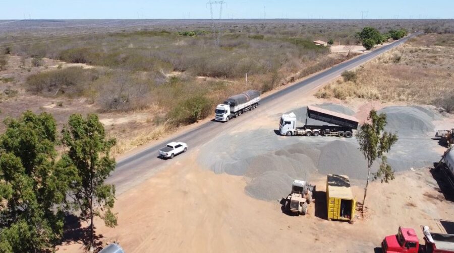 Rodovia que liga Canto do Buriti a Eliseu Martins recebe serviços de restauração e recapeamento