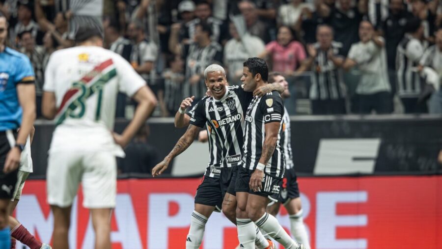 Deyverson brilha, Atlético-MG vence Fluminense e vai à semifinal da Libertadores