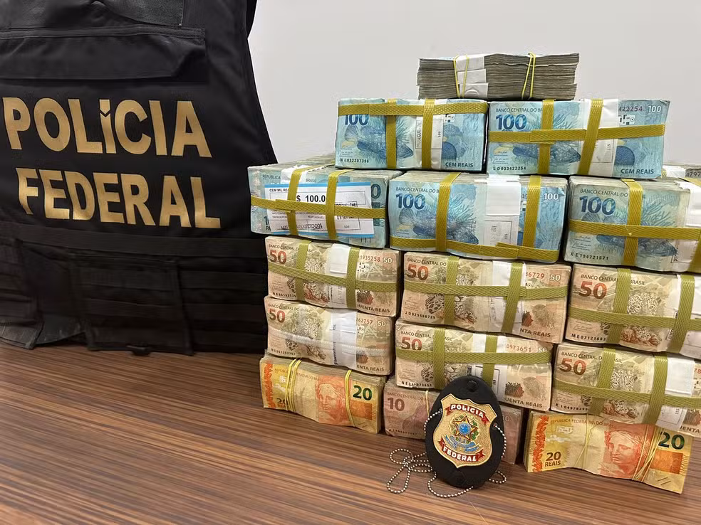 Polícia Federal apreende R$1,5 milhão e material de campanha em estacionamento de shopping
