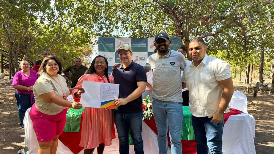 Arlei Borges participa de entrega títulos de terra para famílias de comunidade rural em Redenção do Gurguéia