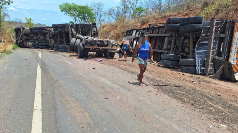 Acidente com caminhões interdita trecho da BR-135 em Cristalândia do Piauí