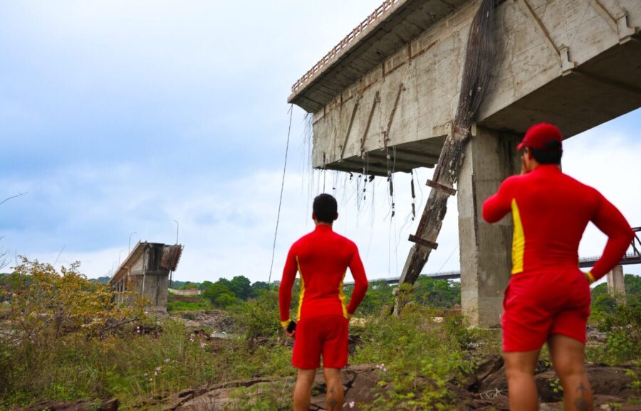 Mergulhadores da Marinha atuarão em buscas por desaparecidos em desabamento de ponte