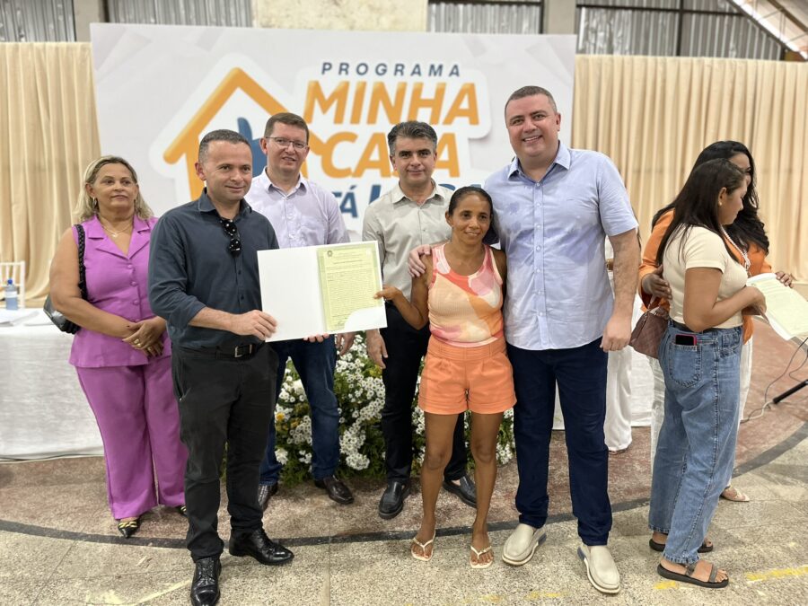 Prefeitura de Bom Jesus realiza entrega histórica de títulos definitivos de imóveis no bairro Serra Nova
