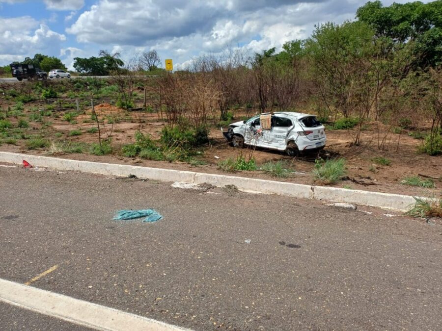 Motorista morre após tentar realizar conversão e ser atingida por carreta na BR-316
