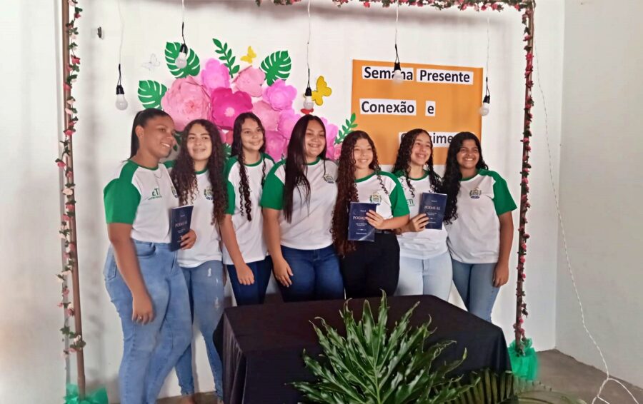 Projeto lança Livro de Poemas escrito por estudantes da rede estadual na cidade de Palmeira do Piauí