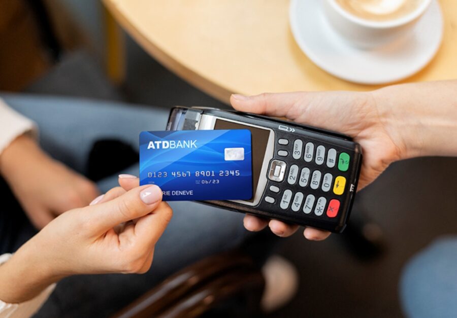 Mulher é presa no Piauí após encontrar cartão e realizar R$ 1 mil em compras por aproximação